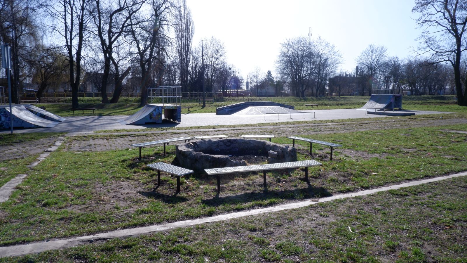 skate park przy Centrum Kultury i Sportu, ul. Chopina 34