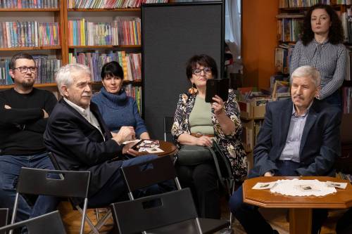 Zdjęcie Daniela Słobody przedstawiające spotkanie poświęcone Józefie Krośnickiej w Powiatowej i Miejskiej Bibliotece Publicznej w Pruszczu Gdańskim.