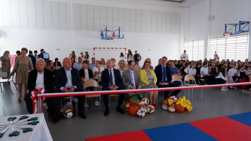 Zdjęcie przedstawia otwarcie nowej cześci budynku w Szkole Podstawowej nr 2 w Pruszczu Gdańskim.
