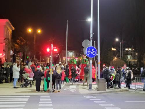 Przemarsz do parku w centrum miasta.