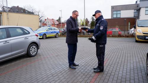 Przekazanie auta służbowego Komendzie Powiatowej Policji w Pruszczu Gdańskim.