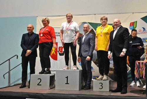 Uczestnicy na podium - kobiety.
