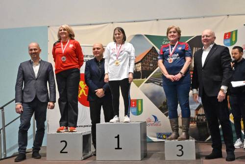 Uczestnicy na podium - kobiety.