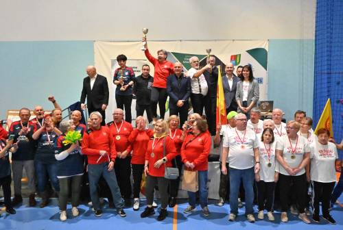 Uczestnicy senioriady na podium.