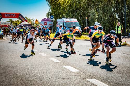 Uczestnicy półmaratonu rolkarskiego podczas wyścigu