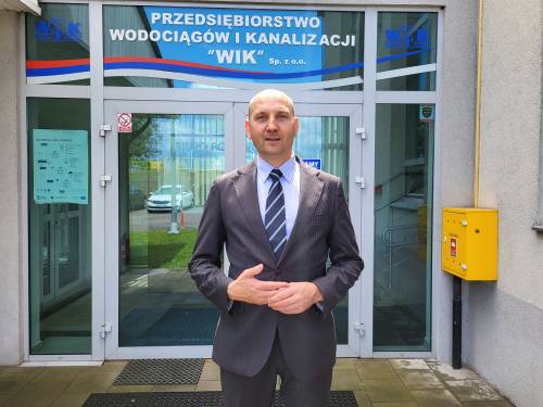 Nowy Prezes Radosław Klaczkowski przed siedzibą.