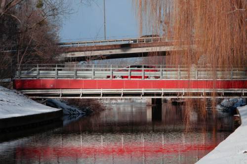 Mosty nad Radunią - odcienie czerwieni.
