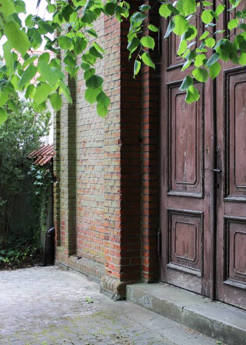 Zbliżenie na drzwi.