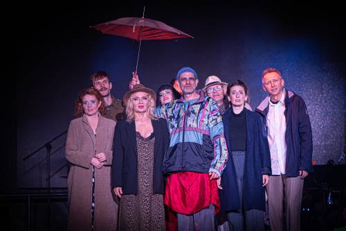 Aktorzy Teatru Wybrzeże grający w sztuce Wsopotowzięci