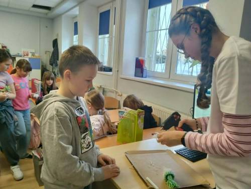 Uczniowie podczas zajęć wykonali skrzaty