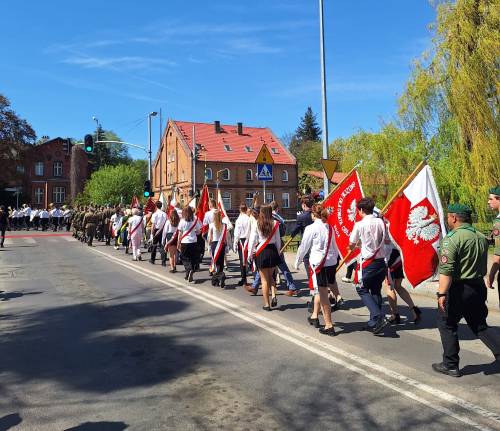Przemarsz pocztów sztandarowych ulicą Chopina
