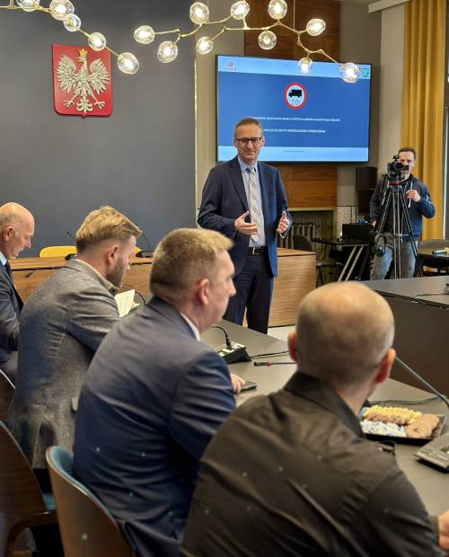 Burmistrz Janusz Wróbel i uczestnicy spotkania