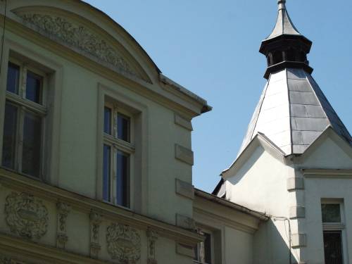 Zbliżenie na fragment starego budynku