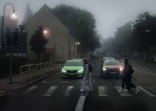 Przejście dla pieszych z przechodzącymi pieszymi i samochodami na ulicy