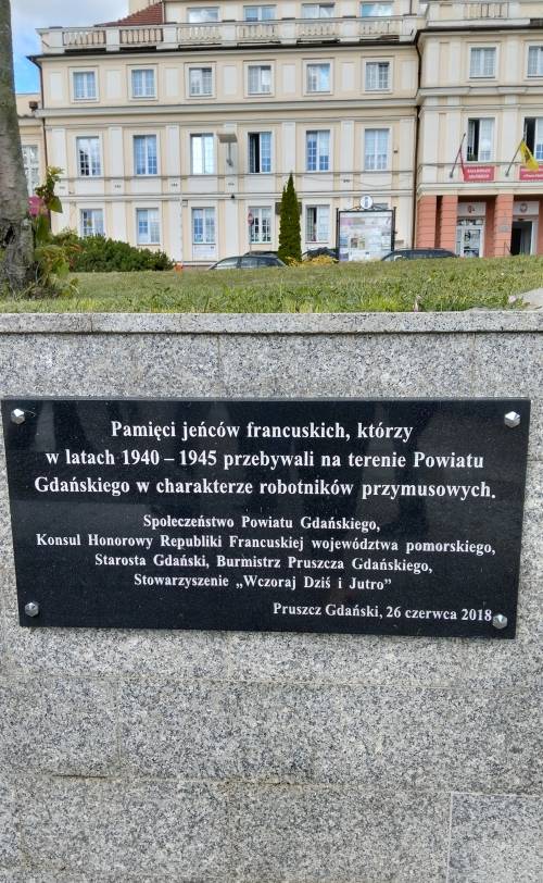 Zbliżenie na tablicę pamiątkową
